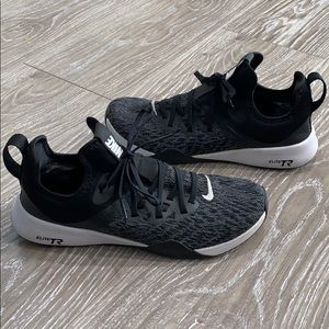 Nike Womens Elite TR Lifestyle Running Shoes